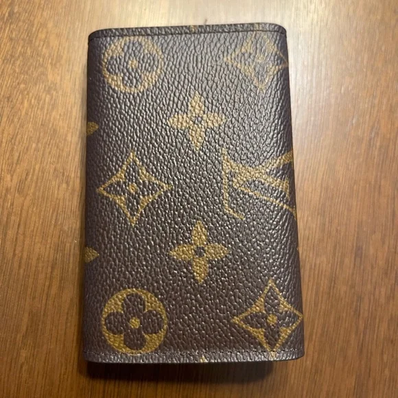 Louis Vuitton 6 Key Holder- Like New - Picture 7 of 7